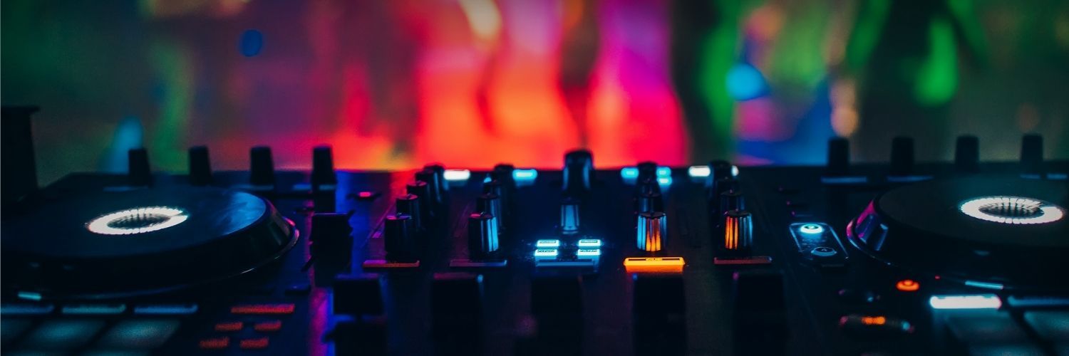 Jaka muzyka sprawdza się na imprezach? Praktyczny przewodnik wokół playlist i trendów